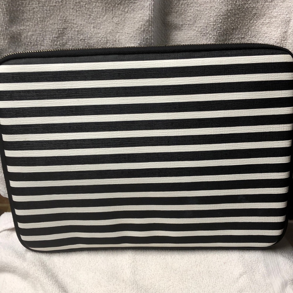 Black and white KATE SPADE ELEC travel pas